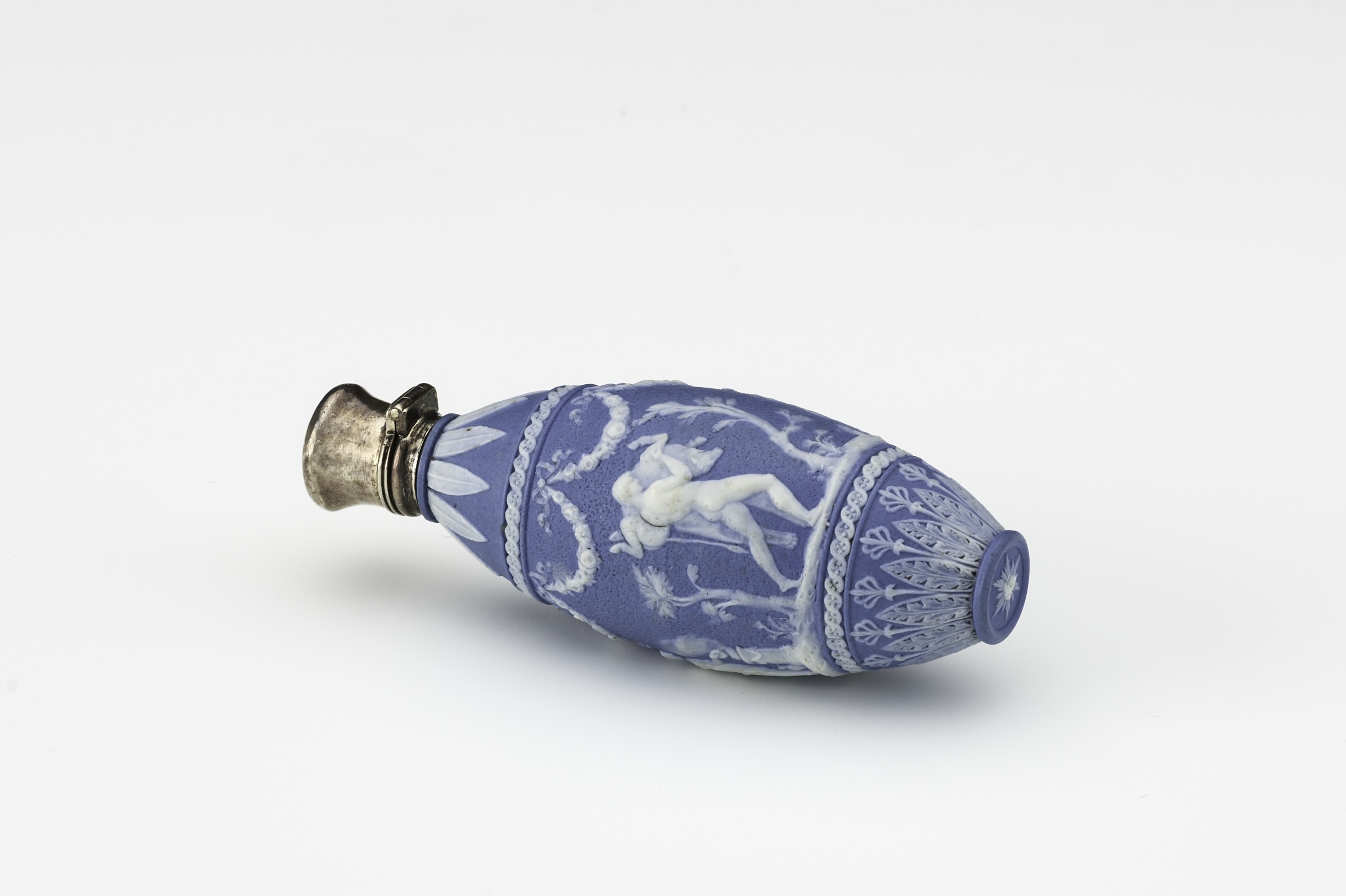 Wedgwood Scent bottle c. 1785, National Gallery of Victoria, Melbourne.jpg
