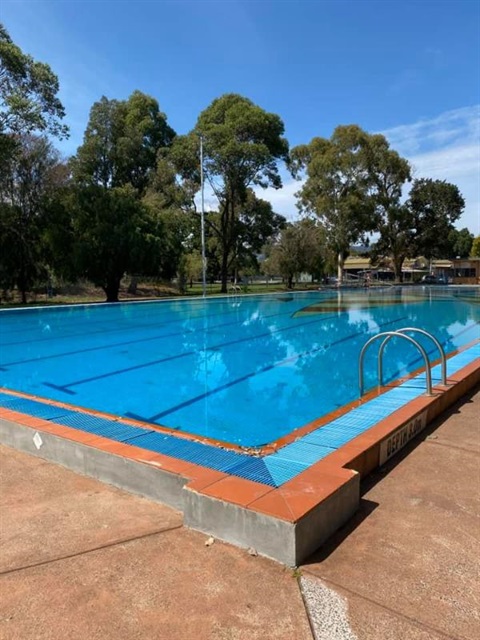 Image of the Lilydale Outdoor Pool and surrounding Trees