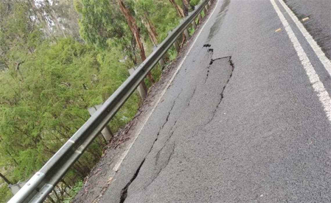 Warburton Hwy landslip damage